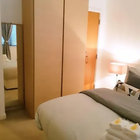 Appartement 2 Bed Flat In Centre *