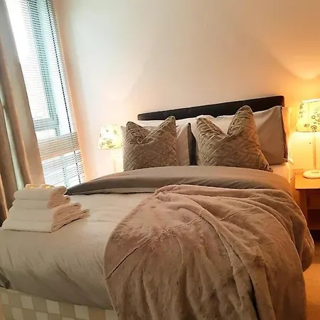 2 Bed Flat In Centre Apartment Leeds (West Yorkshire)