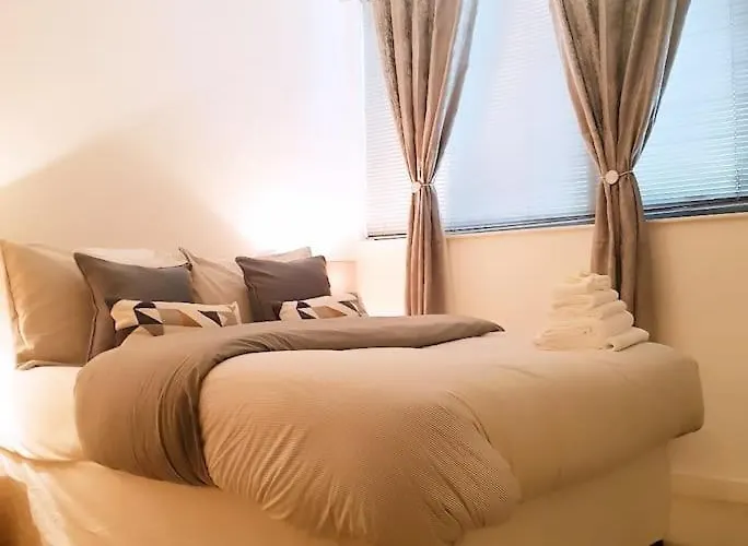 2 Bed Flat In Centre * Лідс