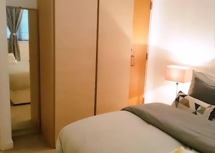 Apartment 2 Bed Flat In Centre *