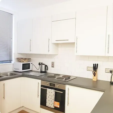 2 Bed Flat In Centre