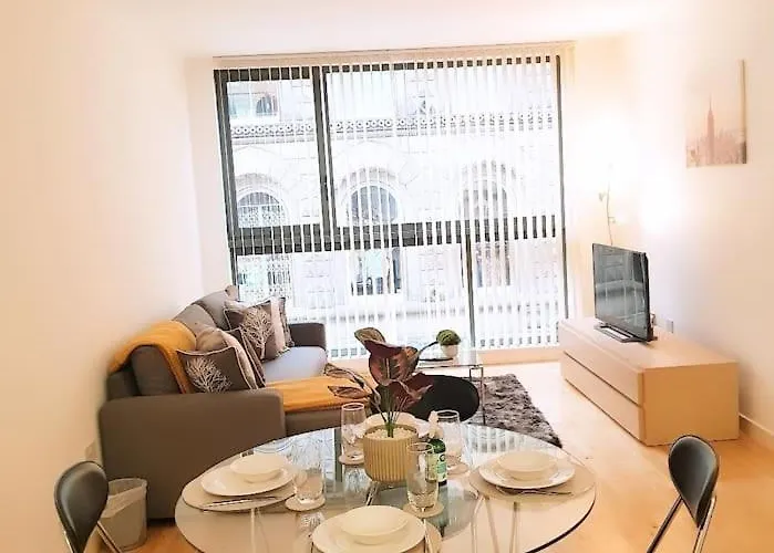2 Bed Flat In Centre * 利兹